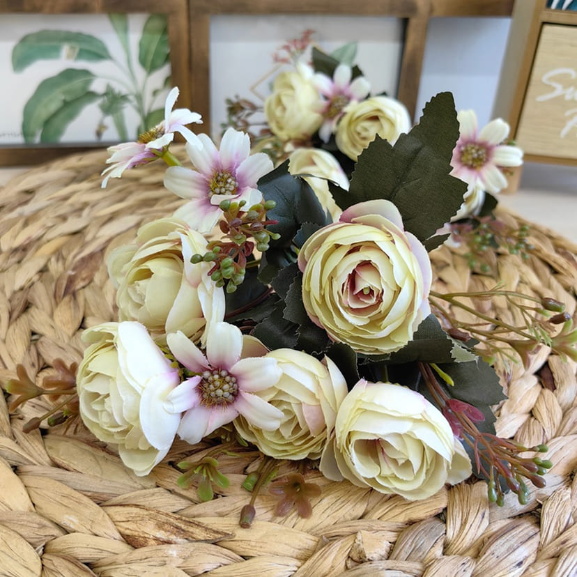 Искусственные цветы в Набережных Челнах | Цветы искусственные «Камелии с мелкоцветом», сиренево-молочные, букет